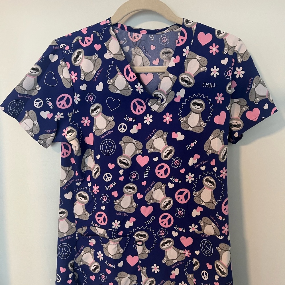 GT Performance Sloth Peace Print Scrub Top